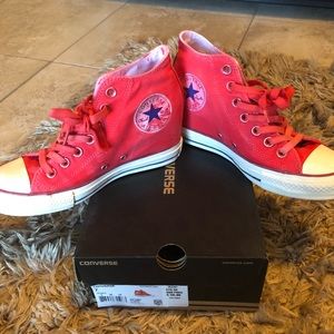 Converse sneaker wedge size 7